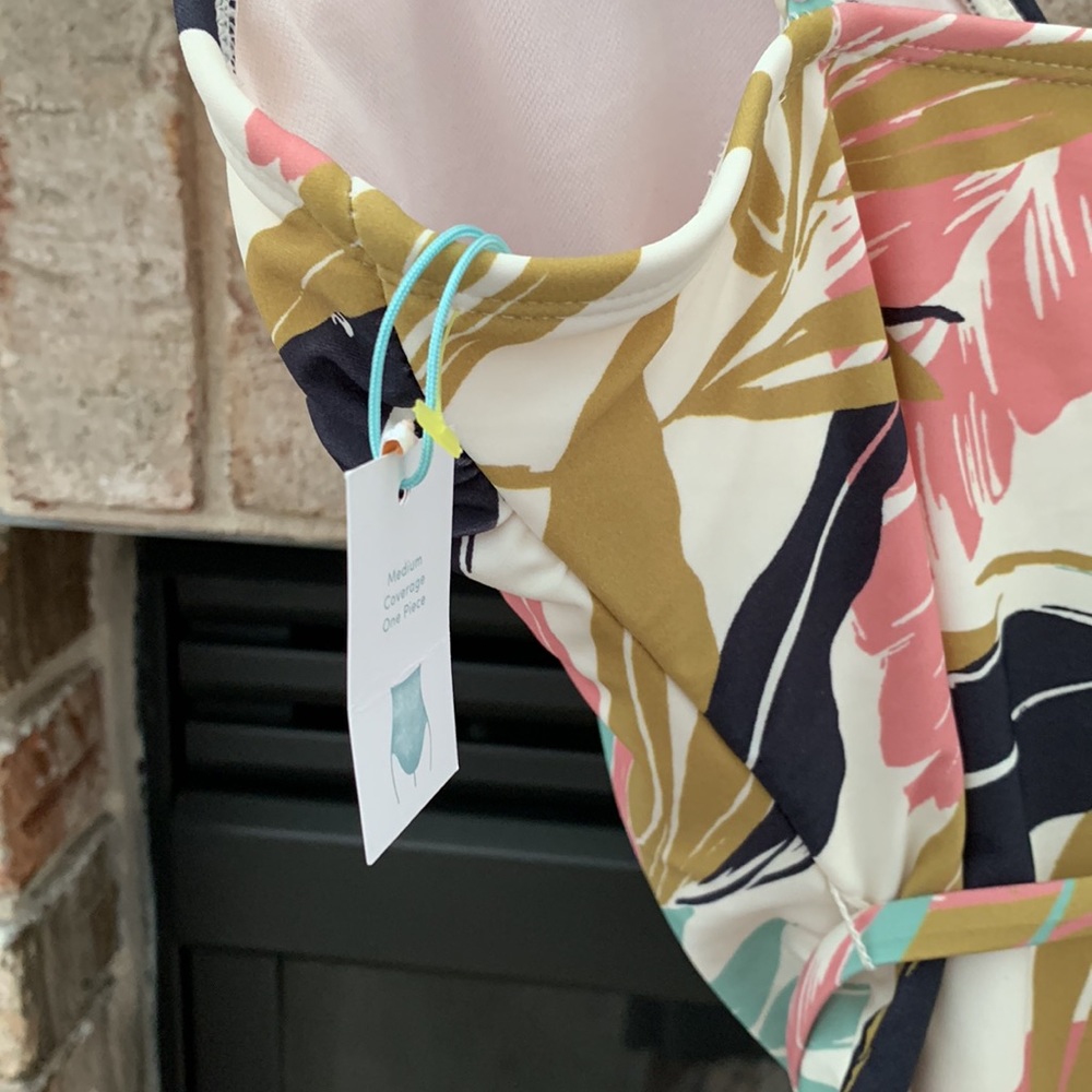 5/$20 Kona Sol size L full coverage swimsuit, white w/tropical print NWT - Picture 3 of 7